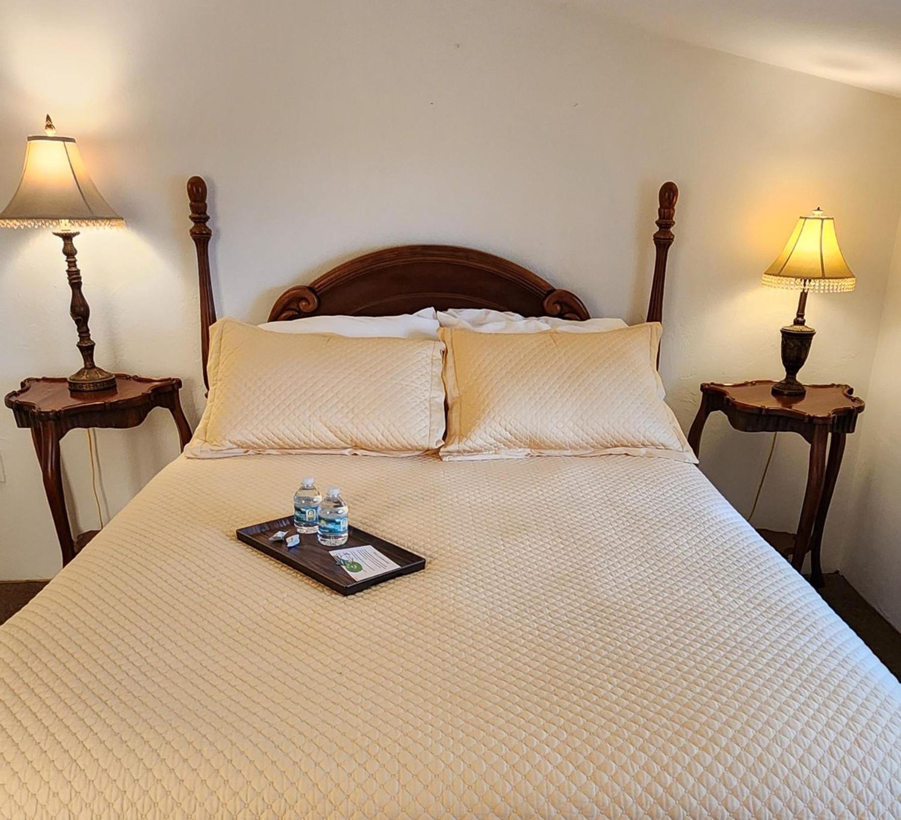 Lily Creek Lodge Далонеґа Екстер'єр фото
